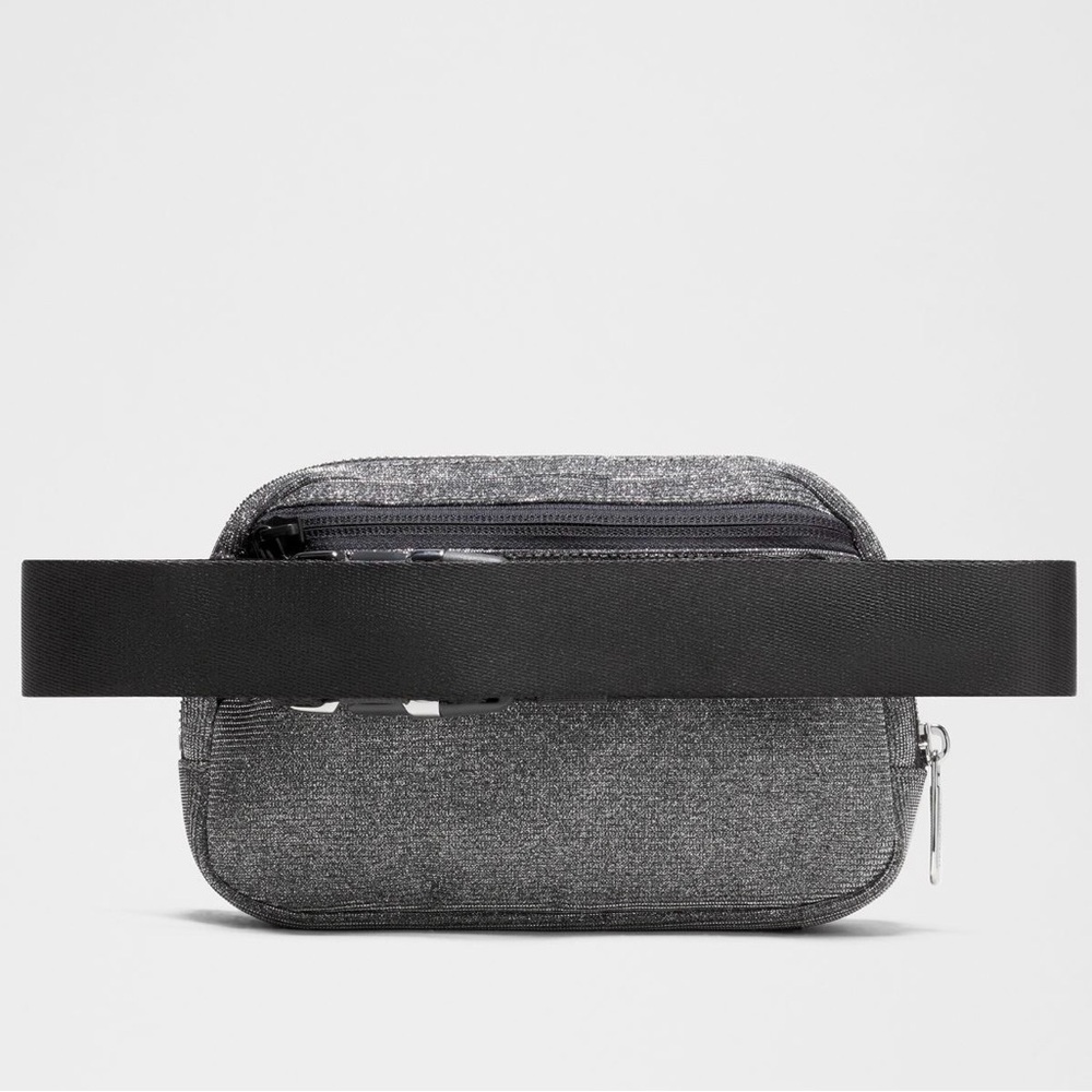 LULULEMON Everywhere Belt Bag 1L Glitter NWT Dark Silver/Graphite Grey/Silver - Picture 4 of 17